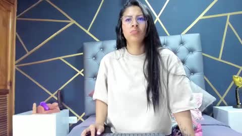 Snapshot of luci_and_sofi chatting on 01/18/25, 07:37 Luciana Ramirez Sofia Collins online show from 01/18/25, 07:37