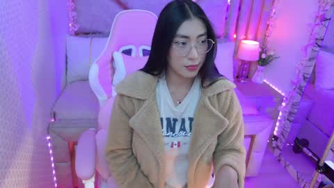 Snapshot of luci_tender chatting on 01/21/25, 02:00 hanna online show from 01/21/25, 02:00