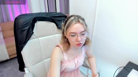 lucia_copper online show from 10/08/25, 12:14