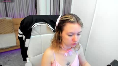 Snapshot of lucia_copper chatting on 11/12/25, 12:49 lucia_copper online show from 11/12/25, 12:49