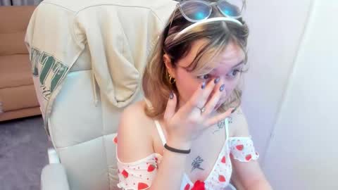 Snapshot of lucia_copper chatting on 12/03/25, 11:52 lucia_copper online show from 12/03/25, 11:52