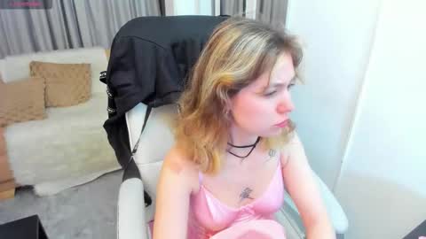 Snapshot of lucia_copper chatting on 12/15/25, 11:58 lucia_copper online show from 12/15/25, 11:58