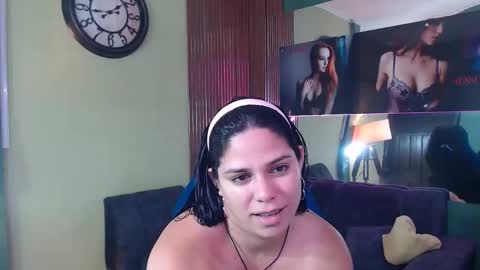 LUCIA online show from 10/22/25, 04:02