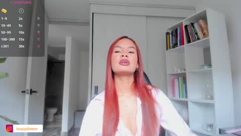 Snapshot of lucia_lee_ chatting on 05/29/26, 05:11 Lucia online show from 05/29/26, 05:11