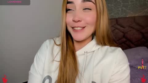 Snapshot of lucia_star_ chatting on 12/10/24, 01:00 lucia star online show from 12/10/24, 01:00