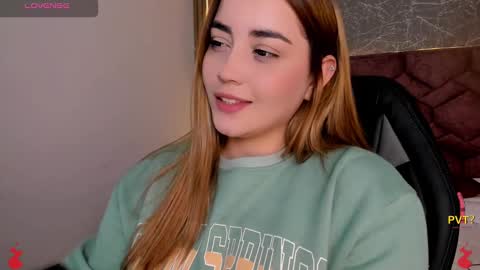 Snapshot of lucia_star_ chatting on 12/13/24, 06:38 lucia star online show from 12/13/24, 06:38