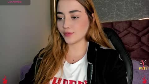 Snapshot of lucia_star_ chatting on 01/02/25, 01:19 lucia star online show from 01/02/25, 01:19