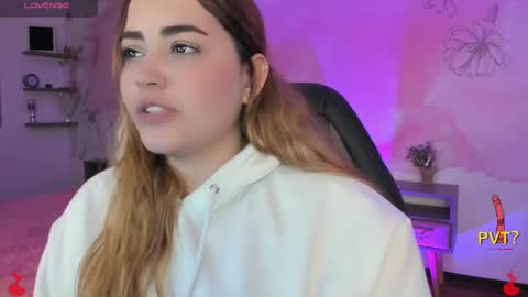 Snapshot of lucia_star_ chatting on 02/12/25, 05:58 lucia star online show from 02/12/25, 05:58