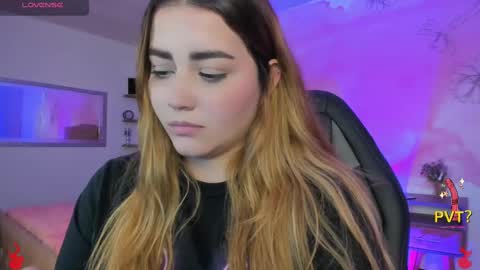 Snapshot of lucia_star_ chatting on 02/14/25, 08:42 lucia star online show from 02/14/25, 08:42