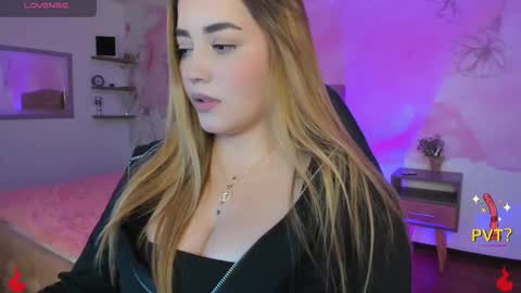 Snapshot of lucia_star_ chatting on 02/16/25, 02:09 lucia star online show from 02/16/25, 02:09