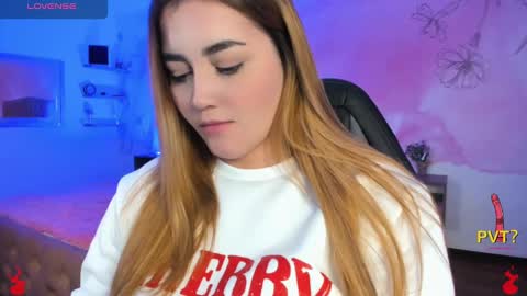 Snapshot of lucia_star_ chatting on 02/19/25, 05:38 lucia star online show from 02/19/25, 05:38