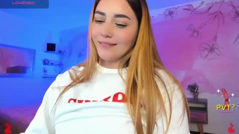 Snapshot of lucia_star_ chatting on 02/19/25, 08:44 lucia star online show from 02/19/25, 08:44