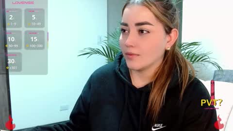 Snapshot of lucia_star_ chatting on 10/19/25, 11:49 lucia star online show from 10/19/25, 11:49