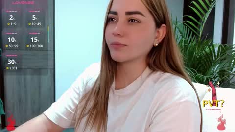 Snapshot of lucia_star_ chatting on 10/28/25, 02:48 lucia star online show from 10/28/25, 02:48