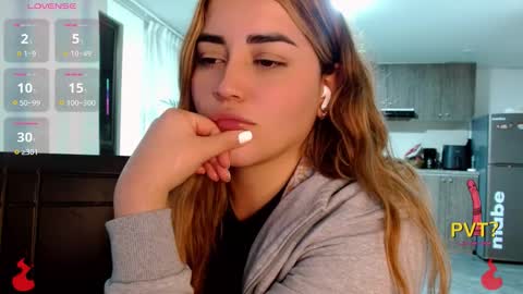 Snapshot of lucia_star_ chatting on 11/16/25, 03:01 lucia star online show from 11/16/25, 03:01