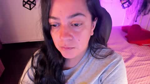 Lucia Vonne online show from 10/30/25, 01:34