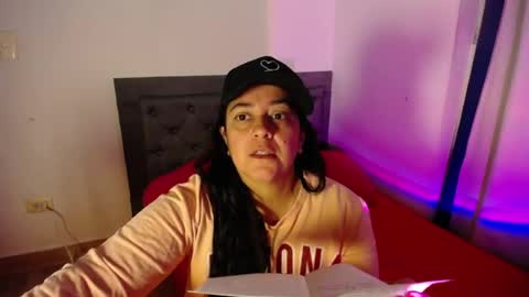 Snapshot of lucia_vonne chatting on 04/22/26, 01:52 Lucia Vonne online show from 04/22/26, 01:52