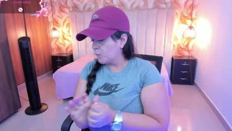 Snapshot of lucia_vonne chatting on 05/25/26, 08:15 Lucia Vonne online show from 05/25/26, 08:15