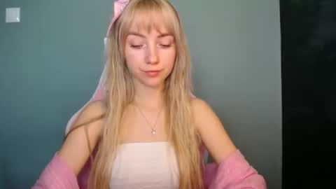 Lucy online show from 04/25/26, 01:41