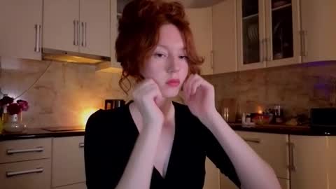 Lucia online show from 09/21/25, 05:03