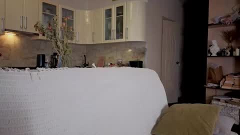 Lucia online show from 10/04/25, 03:21