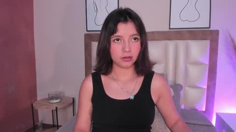 Snapshot of luciaferrero chatting on 10/08/25, 12:52 LuciaFerrero online show from 10/08/25, 12:52