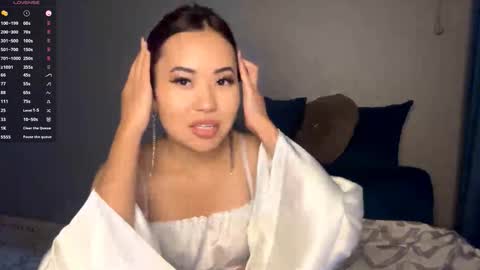 Kira online show from 12/15/25, 04:55