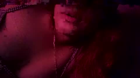 luciamendez23 online show from 06/01/26, 12:23