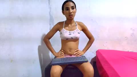 Snapshot of luciana_daza chatting on 12/05/25, 04:21 Luciana online show from 12/05/25, 04:21