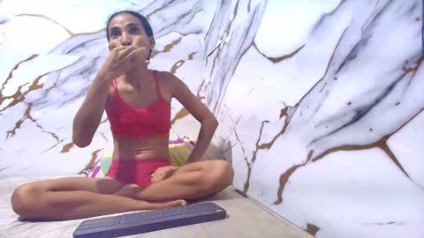 Snapshot of luciana_daza chatting on 05/15/26, 02:07 Luciana online show from 05/15/26, 02:07