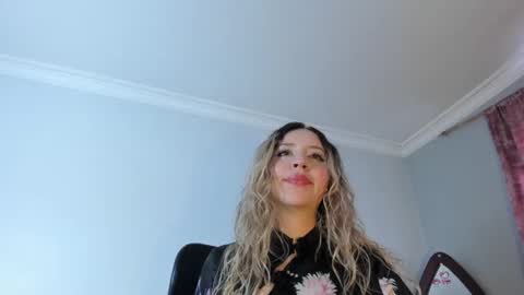 Snapshot of luciana_evaans chatting on 02/27/26, 04:40 Luciana Evans online show from 02/27/26, 04:40