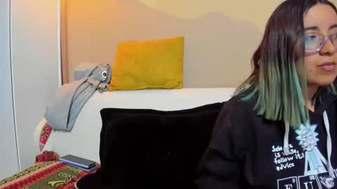 Snapshot of lucianacapisce chatting on 10/16/25, 01:06 Dani 3 online show from 10/16/25, 01:06