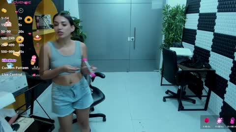 Snapshot of lucianacarter chatting on 02/08/25, 10:29 online show from 02/08/25, 10:29