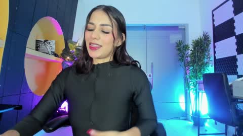 Snapshot of lucianacarter chatting on 02/09/25, 02:38 online show from 02/09/25, 02:38