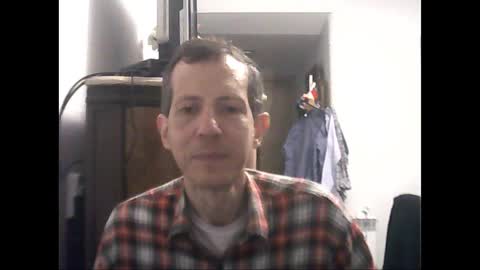 Snapshot of lucianoaxel chatting on 12/16/24, 01:21 Luciano online show from 12/16/24, 01:21