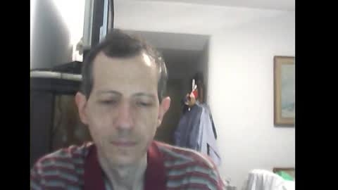 Snapshot of lucianoaxel chatting on 12/19/24, 01:28 Luciano online show from 12/19/24, 01:28