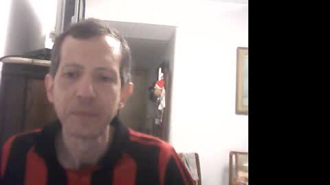 Snapshot of lucianoaxel chatting on 01/05/25, 01:24 Luciano online show from 01/05/25, 01:24