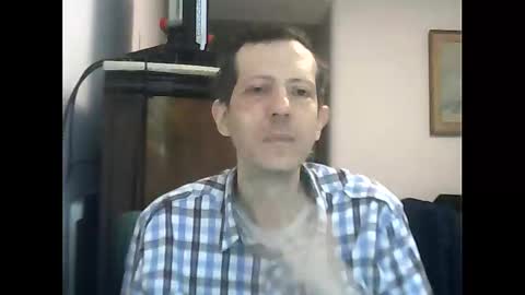 Snapshot of lucianoaxel chatting on 10/05/25, 09:24 Luciano online show from 10/05/25, 09:24