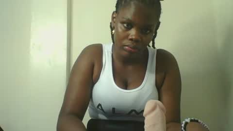 luciaresa online show from 07/14/26, 12:00