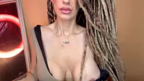 luciashowhot online show from 04/17/26, 08:17