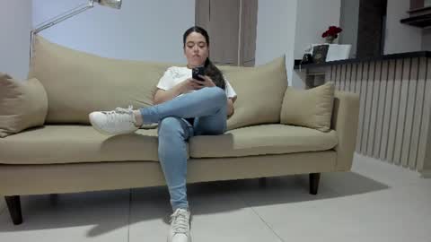 Snapshot of lucie_oude_ chatting on 07/03/26, 11:00 Lucie online show from 07/03/26, 11:00