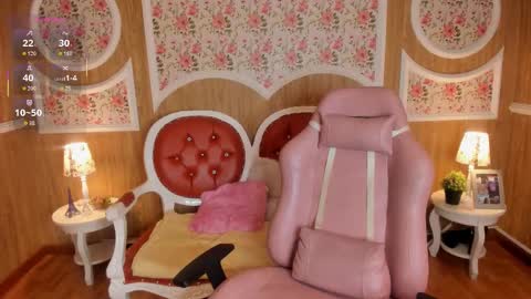 Snapshot of lucielace chatting on 12/19/25, 12:12 Call Me Lucie ONLINE GTM -5 7001400 online show from 12/19/25, 12:12