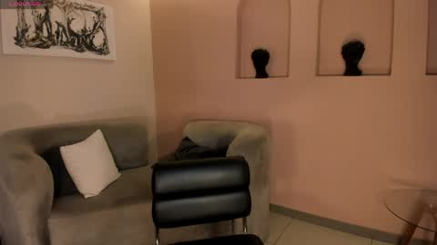 Lucie Martin online show from 04/09/26, 07:41