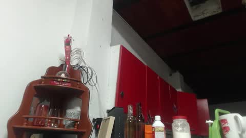 Snapshot of lucifferr_ chatting on 10/19/25, 10:43 leonel online show from 10/19/25, 10:43