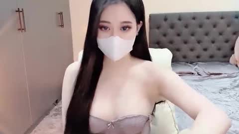 Snapshot of lucii04 chatting on 11/27/25, 01:13 lucii04 online show from 11/27/25, 01:13