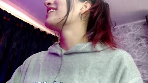 Snapshot of lucii_19 chatting on 11/18/25, 03:49 Lucia online show from 11/18/25, 03:49