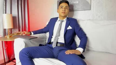 Snapshot of lucii_fer_ chatting on 01/21/25, 11:24 Leo online show from 01/21/25, 11:24