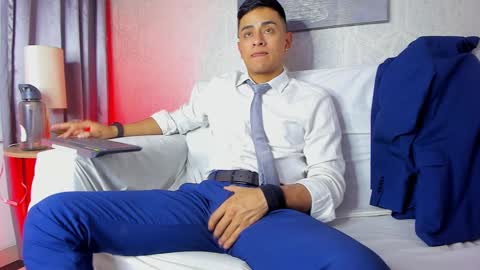 Snapshot of lucii_fer_ chatting on 01/21/25, 05:30 Leo online show from 01/21/25, 05:30