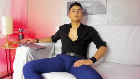 Snapshot of lucii_fer_ chatting on 02/04/25, 11:27 Leo online show from 02/04/25, 11:27