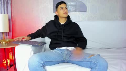 Snapshot of lucii_fer_ chatting on 02/05/25, 11:02 Leo online show from 02/05/25, 11:02